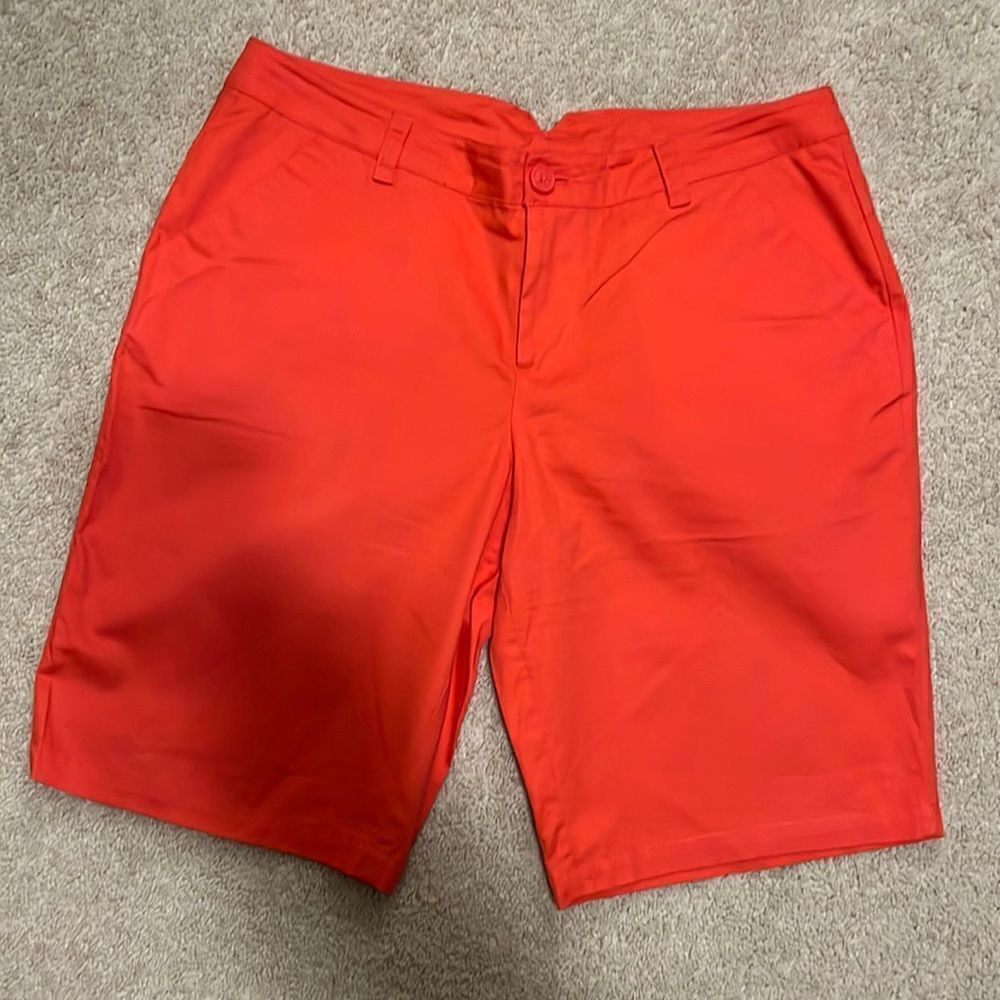 Columbia Size 10 Women’s Bermuda Style Shorts Like New